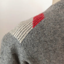 Charger l'image dans la galerie, 1940s 1950s - PRINGLE, Scotland - Fabulous Diamonds Cashmere Sweater