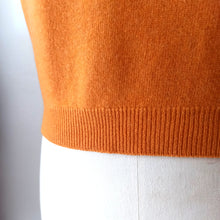 Cargar imagen en el visor de la galería, 1950s - BRAEMAR, Scotland - Precious Safety Orange Cashmere Twin Set