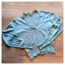 Laden Sie das Bild in den Galerie-Viewer, 1950s - LENNOX, Scotland - AS IS! - Baby Blue Cashmere Sweater - W29/34 (78/86cm)