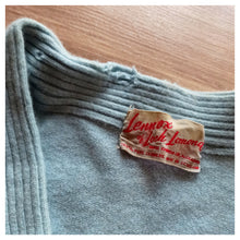 Laden Sie das Bild in den Galerie-Viewer, 1950s - LENNOX, Scotland - AS IS! - Baby Blue Cashmere Sweater - W29/34 (78/86cm)