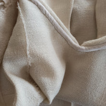 Laden Sie das Bild in den Galerie-Viewer, 1960s - Unique Design French Couture Wool Dress - W25 (64cm)