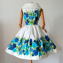 Charger l'image dans la galerie, 1950s 1960s - Outstanding Beauty Roseprint Cotton Dress - W28 (70cm)