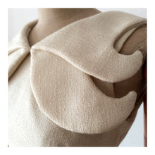 Laden Sie das Bild in den Galerie-Viewer, 1960s - Unique Design French Couture Wool Dress - W25 (64cm)