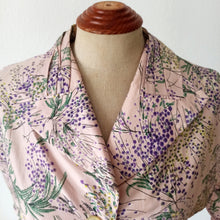 Cargar imagen en el visor de la galería, 1940s 1950s - Adorable Pink Floral Cotton Blouse - W30 (76cm)
