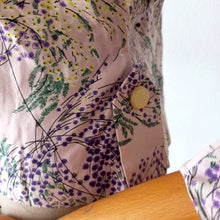 Cargar imagen en el visor de la galería, 1940s 1950s - Adorable Pink Floral Cotton Blouse - W30 (76cm)