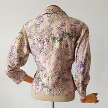 Cargar imagen en el visor de la galería, 1940s 1950s - Adorable Pink Floral Cotton Blouse - W30 (76cm)