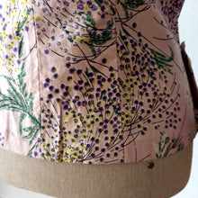 Cargar imagen en el visor de la galería, 1940s 1950s - Adorable Pink Floral Cotton Blouse - W30 (76cm)