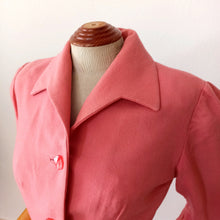 Cargar imagen en el visor de la galería, 1940s 1950s - Adorable Padded Shoulders Pink Wool Dress - W27 (68.5cm)