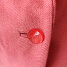 Cargar imagen en el visor de la galería, 1940s 1950s - Adorable Padded Shoulders Pink Wool Dress - W27 (68.5cm)