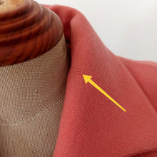 Cargar imagen en el visor de la galería, 1940s 1950s - Adorable Padded Shoulders Pink Wool Dress - W27 (68.5cm)