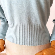Laden Sie das Bild in den Galerie-Viewer, 1950s - LENNOX, Scotland - AS IS! - Baby Blue Cashmere Sweater - W29/34 (78/86cm)