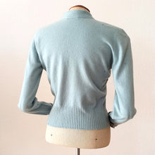 Laden Sie das Bild in den Galerie-Viewer, 1950s - LENNOX, Scotland - AS IS! - Baby Blue Cashmere Sweater - W29/34 (78/86cm)