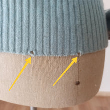 Laden Sie das Bild in den Galerie-Viewer, 1950s - LENNOX, Scotland - AS IS! - Baby Blue Cashmere Sweater - W29/34 (78/86cm)