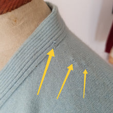 Laden Sie das Bild in den Galerie-Viewer, 1950s - LENNOX, Scotland - AS IS! - Baby Blue Cashmere Sweater - W29/34 (78/86cm)