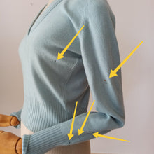 Laden Sie das Bild in den Galerie-Viewer, 1950s - LENNOX, Scotland - AS IS! - Baby Blue Cashmere Sweater - W29/34 (78/86cm)