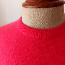 Charger l'image dans la galerie, 1950s - PRINGLE, Scotland - Gorgeous Fuchsia Pink Cashmere Jumper