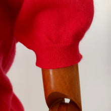Charger l'image dans la galerie, 1950s - PRINGLE, Scotland - Gorgeous Fuchsia Pink Cashmere Jumper