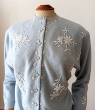 Charger l'image dans la galerie, 1950s - TIMWEAR, Paris - Adorable Pearls Beads Wool Cardigan
