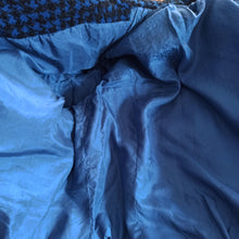 Laden Sie das Bild in den Galerie-Viewer, 1960s - Super Chic Houndstooth Wool Dress Jacket - W25/26 (64/66cm)