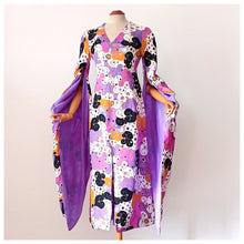 Laden Sie das Bild in den Galerie-Viewer, 1960s - Spectacular Couture Purple Maxi Pagoda Sleeves Silk Dress - W27 (68cm)