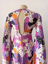 Laden Sie das Bild in den Galerie-Viewer, 1960s - Spectacular Couture Purple Maxi Pagoda Sleeves Silk Dress - W27 (68cm)