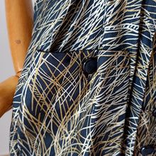 Charger l'image dans la galerie, 1950s - Spectacular Black Gold Couture Silk Dress - W22 (58cm)