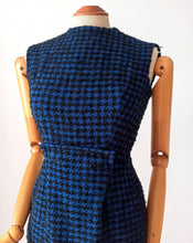 Laden Sie das Bild in den Galerie-Viewer, 1960s - Super Chic Houndstooth Wool Dress Jacket - W25/26 (64/66cm)