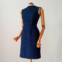 Laden Sie das Bild in den Galerie-Viewer, 1960s - Super Chic Houndstooth Wool Dress Jacket - W25/26 (64/66cm)