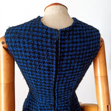 Laden Sie das Bild in den Galerie-Viewer, 1960s - Super Chic Houndstooth Wool Dress Jacket - W25/26 (64/66cm)