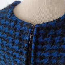 Laden Sie das Bild in den Galerie-Viewer, 1960s - Super Chic Houndstooth Wool Dress Jacket - W25/26 (64/66cm)