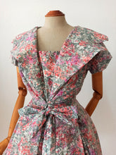 Charger l'image dans la galerie, 1950s - Sweet Floral Cotton Shawl Collar Dress - W26 (66cm)