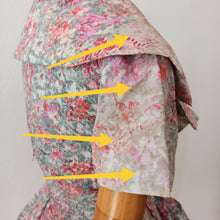 Charger l'image dans la galerie, 1950s - Sweet Floral Cotton Shawl Collar Dress - W26 (66cm)