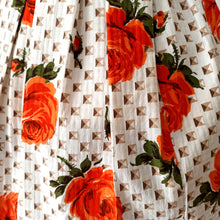 Charger l'image dans la galerie, 1950s 1960s - Stunning Pyramids Roseprint Cotton Dress - W26 (66cm)