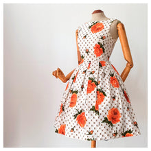 Charger l'image dans la galerie, 1950s 1960s - Stunning Pyramids Roseprint Cotton Dress - W26 (66cm)