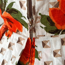 Charger l'image dans la galerie, 1950s 1960s - Stunning Pyramids Roseprint Cotton Dress - W26 (66cm)