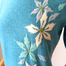 Charger l'image dans la galerie, 1950s - BALLANTYNE, Scotland - Precious Floral Cashmere Sweater