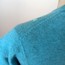 Charger l'image dans la galerie, 1950s - BALLANTYNE, Scotland - Precious Floral Cashmere Sweater