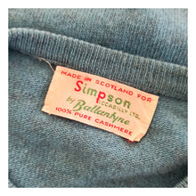 Charger l'image dans la galerie, 1950s - BALLANTYNE, Scotland - Precious Floral Cashmere Sweater