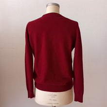 Laden Sie das Bild in den Galerie-Viewer, VTG Does 50s 60s - BRAEMAR, Scotland - Gorgeous Burgundy Wool Twin Set
