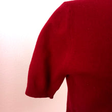 Laden Sie das Bild in den Galerie-Viewer, VTG Does 50s 60s - BRAEMAR, Scotland - Gorgeous Burgundy Wool Twin Set