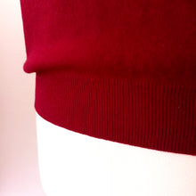 Laden Sie das Bild in den Galerie-Viewer, VTG Does 50s 60s - BRAEMAR, Scotland - Gorgeous Burgundy Wool Twin Set