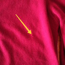 Laden Sie das Bild in den Galerie-Viewer, VTG Does 50s 60s - BRAEMAR, Scotland - Gorgeous Burgundy Wool Twin Set