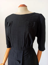 Laden Sie das Bild in den Galerie-Viewer, 1960s - LUCINDA NOBRE, Lisbon - Exquisite Black Couture Dress - W33 (84cm)