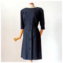 Laden Sie das Bild in den Galerie-Viewer, 1960s - LUCINDA NOBRE, Lisbon - Exquisite Black Couture Dress - W33 (84cm)