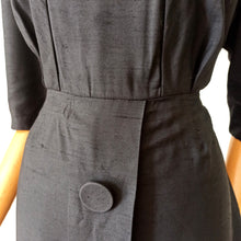 Laden Sie das Bild in den Galerie-Viewer, 1960s - LUCINDA NOBRE, Lisbon - Exquisite Black Couture Dress - W33 (84cm)