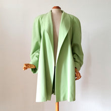 Laden Sie das Bild in den Galerie-Viewer, VTG Does 40s 50s - BETTY BARCLAY - Stunning Apple Green Wool Cashmere Coat - One Size