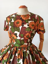 Load image into Gallery viewer, 1950s 1960s - Stunning Autumn Colors Floral Dress - W28 (72cm)