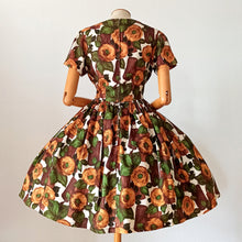 Load image into Gallery viewer, 1950s 1960s - Stunning Autumn Colors Floral Dress - W28 (72cm)
