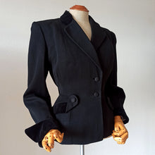Cargar imagen en el visor de la galería, 1940s - New Look Black Wool Velvet Jacket - W32 (82cm)