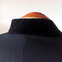 Cargar imagen en el visor de la galería, 1940s - New Look Black Wool Velvet Jacket - W32 (82cm)